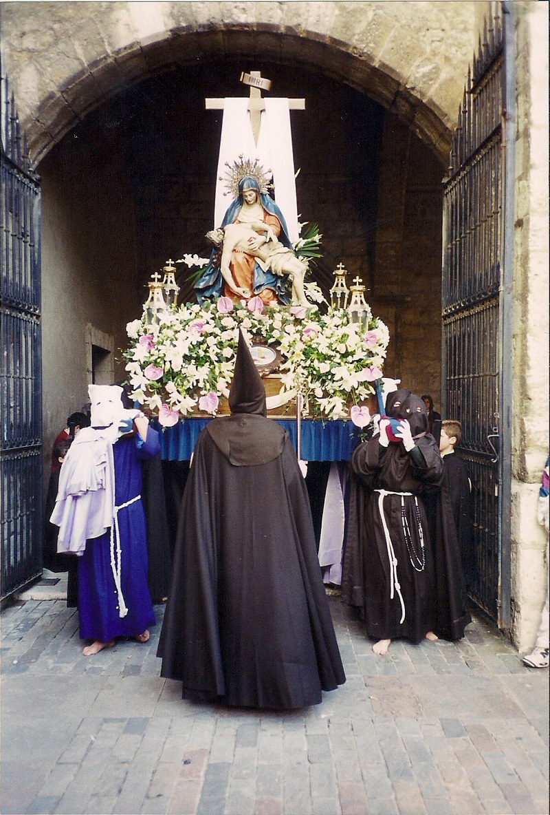 Resurgir procesional y nacimiento de los Amigos de San Francisco
